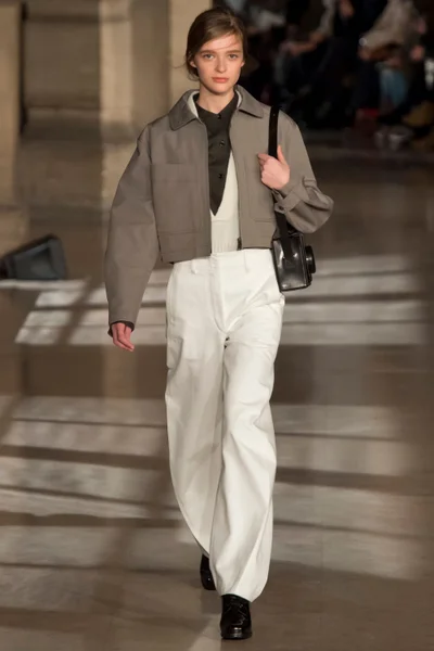 Look 19